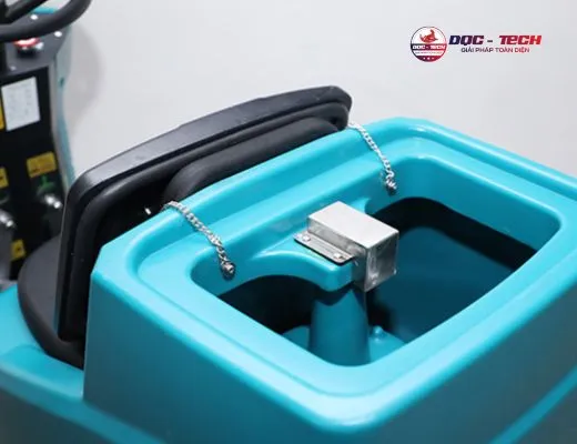 Máy chà sàn liên hợp ngồi lái Kumisai KMS 60B - 3
